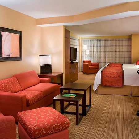 Hotel Courtyard By Marriott Calgary Airport Exterior foto
