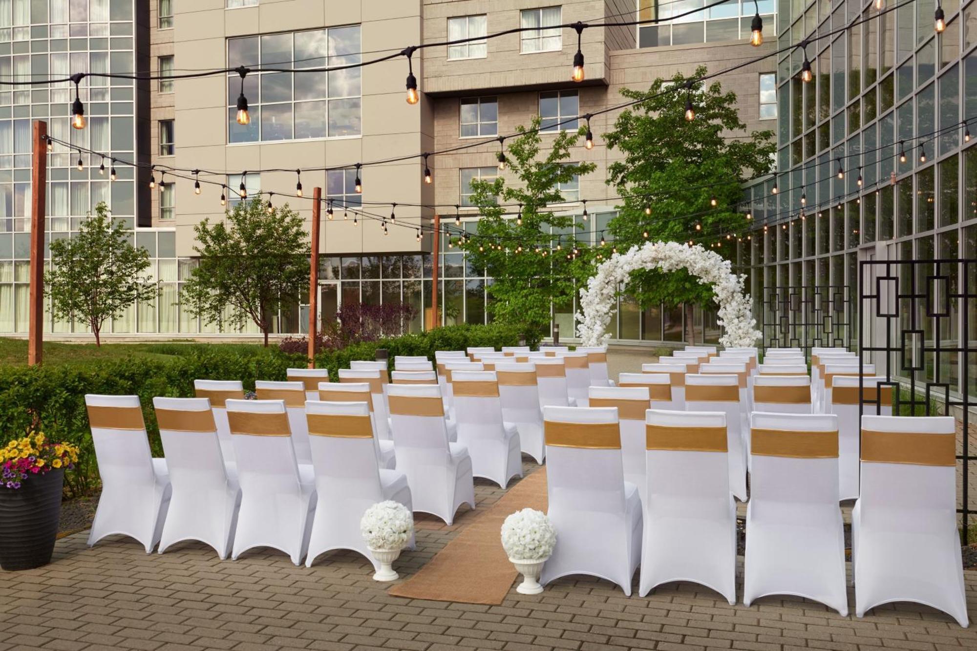 Hotel Courtyard By Marriott Calgary Airport Exterior foto